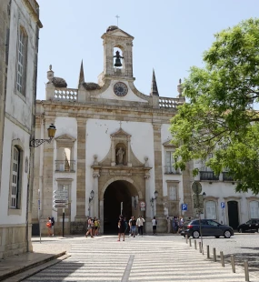 Foto: Sehenswürdigkeiten Faro Arco da Vila