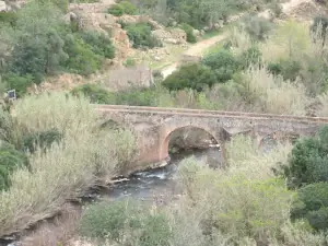 Römische Brücke beim Wandern nördlich von Albufeira